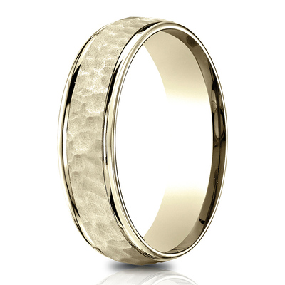 Light Comfort 6.5mm High Polish Edge Hammered Center Design Band